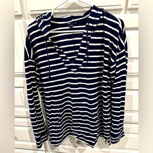 Gap hooded shirt, light weight compared to a sweatshirt size XL